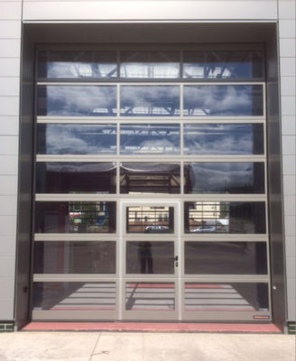 Portes sectionnelles en aluminium de résistance au vent Porte de garage en verre isolée lisse à vue complète moderne