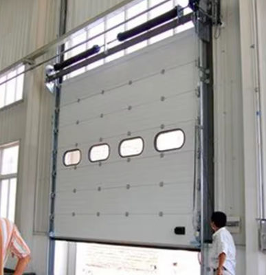 Porte sectionnelle remplie de mousse blanche résistante au vent Opération automatique/manuelle Bordure de sécurité Photocell sectionnelle au-dessus Garage